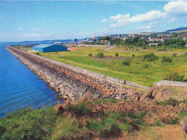 Breakwater created from basalt ridges of Lammerlaws